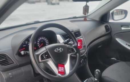 Hyundai Solaris II рестайлинг, 2012 год, 850 000 рублей, 4 фотография