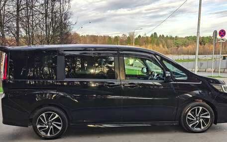 Honda Stepwgn IV рестайлинг, 2017 год, 1 940 000 рублей, 5 фотография