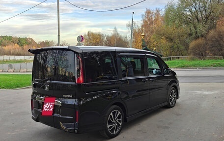 Honda Stepwgn IV рестайлинг, 2017 год, 1 940 000 рублей, 4 фотография