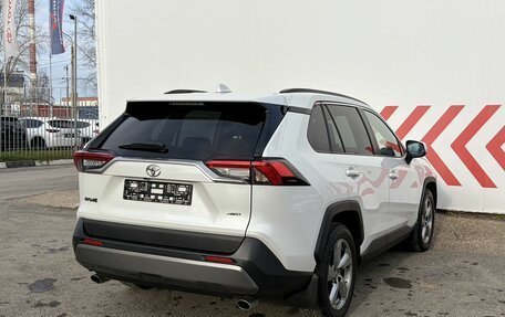 Toyota RAV4, 2019 год, 3 550 000 рублей, 5 фотография
