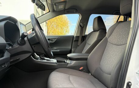 Toyota RAV4, 2019 год, 3 550 000 рублей, 12 фотография