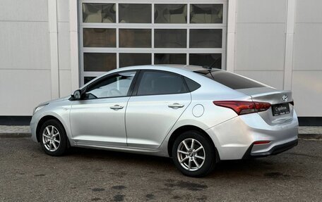 Hyundai Solaris II рестайлинг, 2017 год, 1 000 000 рублей, 3 фотография