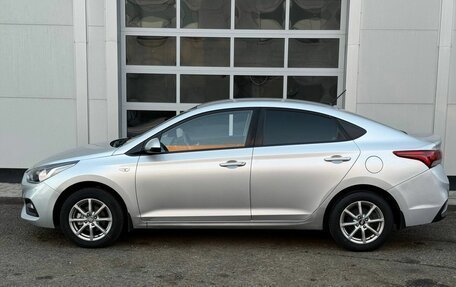 Hyundai Solaris II рестайлинг, 2017 год, 1 000 000 рублей, 2 фотография