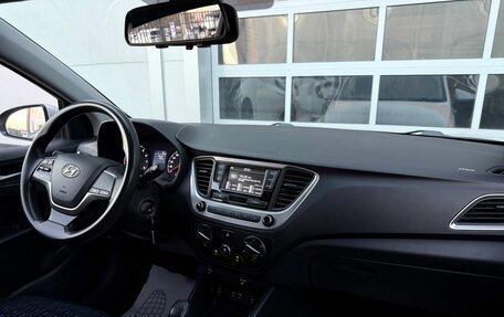 Hyundai Solaris II рестайлинг, 2017 год, 1 000 000 рублей, 15 фотография