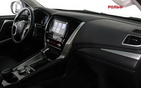 Mitsubishi Montero Sport, 2023 год, 4 679 000 рублей, 12 фотография