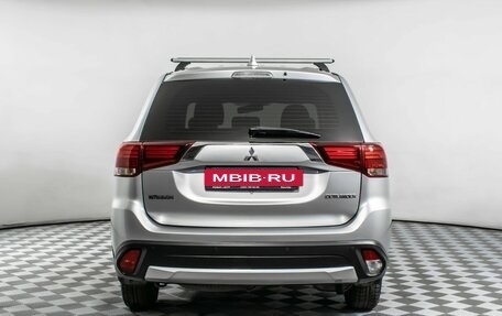 Mitsubishi Outlander III рестайлинг 3, 2017 год, 1 277 000 рублей, 6 фотография