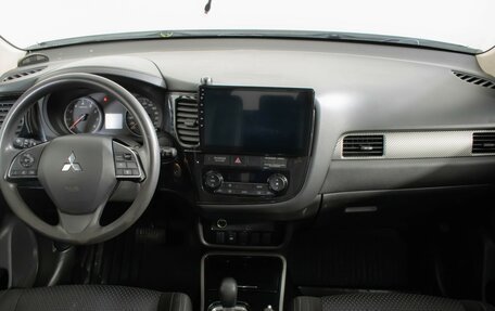 Mitsubishi Outlander III рестайлинг 3, 2017 год, 1 277 000 рублей, 11 фотография