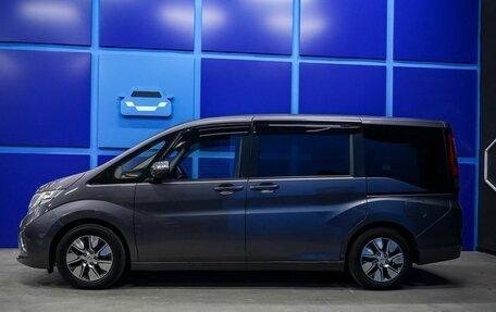 Honda Stepwgn IV рестайлинг, 2017 год, 1 800 000 рублей, 3 фотография