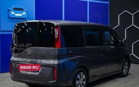 Honda Stepwgn IV рестайлинг, 2017 год, 1 800 000 рублей, 7 фотография