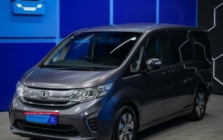 Honda Stepwgn IV рестайлинг, 2017 год, 1 800 000 рублей, 2 фотография