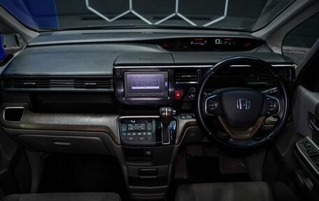 Honda Stepwgn IV рестайлинг, 2017 год, 1 800 000 рублей, 13 фотография