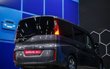 Honda Stepwgn IV рестайлинг, 2017 год, 1 800 000 рублей, 6 фотография