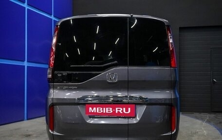 Honda Stepwgn IV рестайлинг, 2017 год, 1 800 000 рублей, 8 фотография