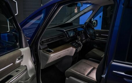Honda Stepwgn IV рестайлинг, 2017 год, 1 800 000 рублей, 12 фотография