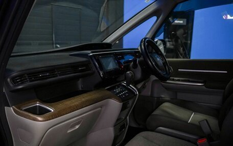 Honda Stepwgn IV рестайлинг, 2017 год, 1 800 000 рублей, 27 фотография