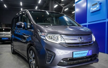 Honda Stepwgn IV рестайлинг, 2017 год, 1 800 000 рублей, 32 фотография