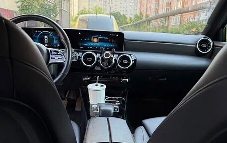 Mercedes-Benz A-Класс, 2019 год, 2 100 000 рублей, 6 фотография