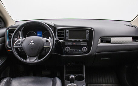 Mitsubishi Outlander III рестайлинг 3, 2012 год, 1 395 000 рублей, 13 фотография