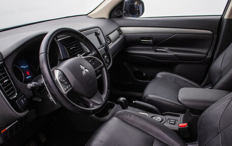 Mitsubishi Outlander III рестайлинг 3, 2012 год, 1 395 000 рублей, 10 фотография