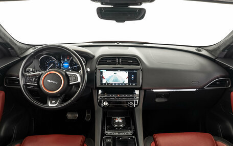 Jaguar F-Pace, 2019 год, 3 300 000 рублей, 14 фотография