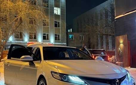 Toyota Camry, 2021 год, 3 770 000 рублей, 10 фотография