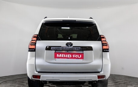 Toyota Land Cruiser Prado 150 рестайлинг, 2021 год, 6 799 000 рублей, 6 фотография