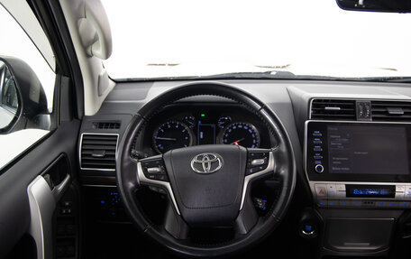 Toyota Land Cruiser Prado 150 рестайлинг, 2021 год, 6 799 000 рублей, 10 фотография