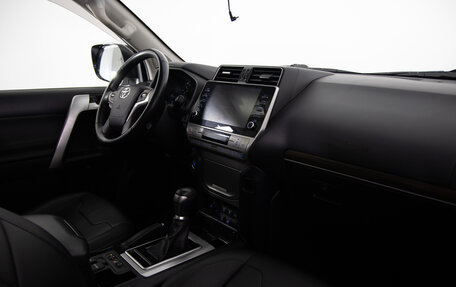Toyota Land Cruiser Prado 150 рестайлинг, 2021 год, 6 799 000 рублей, 12 фотография
