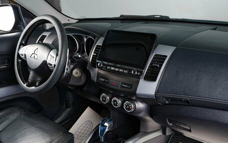 Mitsubishi Outlander III рестайлинг 3, 2011 год, 1 299 000 рублей, 10 фотография