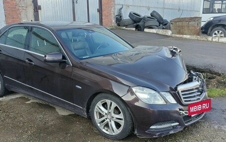 Mercedes-Benz E-Класс, 2011 год, 985 000 рублей, 4 фотография