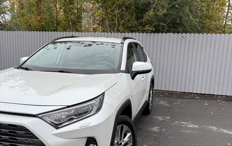 Toyota RAV4, 2021 год, 4 200 000 рублей, 2 фотография