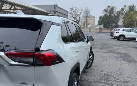 Toyota RAV4, 2021 год, 4 200 000 рублей, 4 фотография