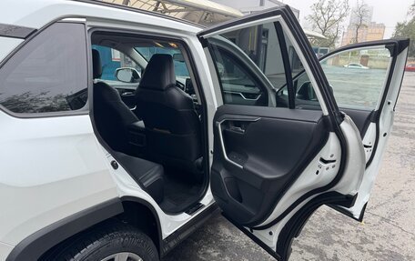 Toyota RAV4, 2021 год, 4 200 000 рублей, 15 фотография