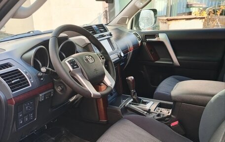Toyota Land Cruiser Prado 150 рестайлинг, 2016 год, 3 850 000 рублей, 13 фотография