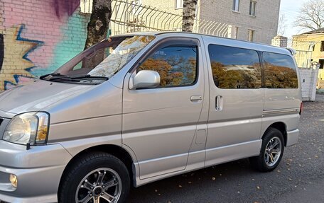Toyota Touring HiAce I, 2001 год, 895 000 рублей, 4 фотография