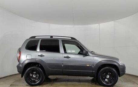 Chevrolet Niva I рестайлинг, 2018 год, 880 000 рублей, 4 фотография