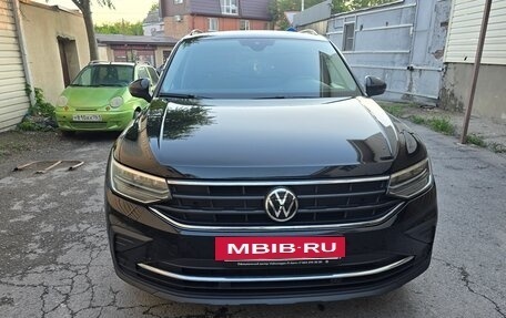 Volkswagen Tiguan II, 2021 год, 2 850 000 рублей, 2 фотография