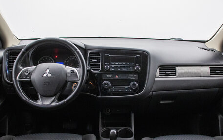 Mitsubishi Outlander III рестайлинг 3, 2013 год, 1 120 000 рублей, 13 фотография