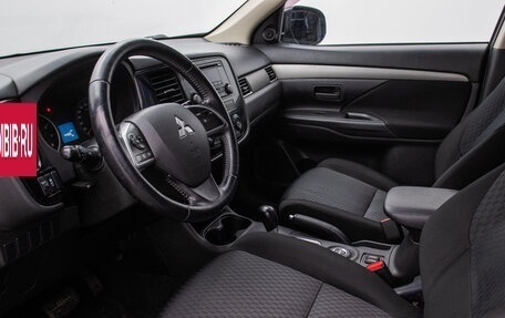 Mitsubishi Outlander III рестайлинг 3, 2013 год, 1 120 000 рублей, 10 фотография