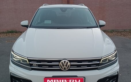 Volkswagen Tiguan II, 2018 год, 2 350 000 рублей, 1 фотография