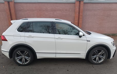 Volkswagen Tiguan II, 2018 год, 2 350 000 рублей, 3 фотография