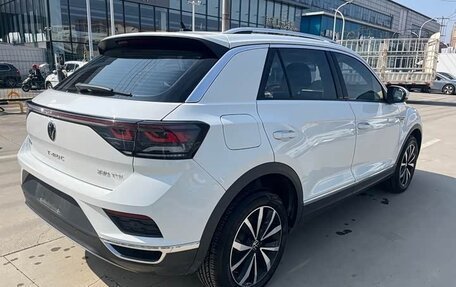 Volkswagen T-Roc I, 2023 год, 1 455 000 рублей, 3 фотография