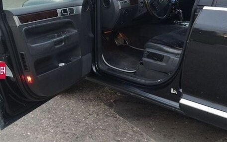 Volkswagen Touareg III, 2005 год, 1 050 000 рублей, 2 фотография