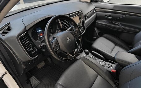 Mitsubishi Outlander III рестайлинг 3, 2016 год, 1 549 000 рублей, 7 фотография