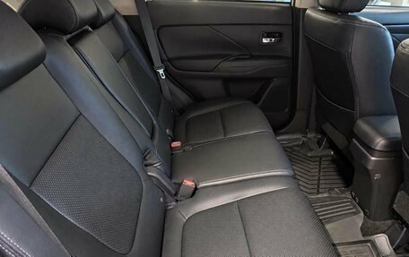 Mitsubishi Outlander III рестайлинг 3, 2016 год, 1 549 000 рублей, 11 фотография