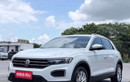 Volkswagen T-Roc I, 2022 год, 1 619 000 рублей, 1 фотография