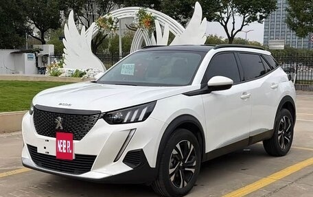 Peugeot 2008 II, 2022 год, 1 350 000 рублей, 2 фотография