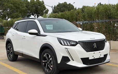 Peugeot 2008 II, 2022 год, 1 350 000 рублей, 4 фотография
