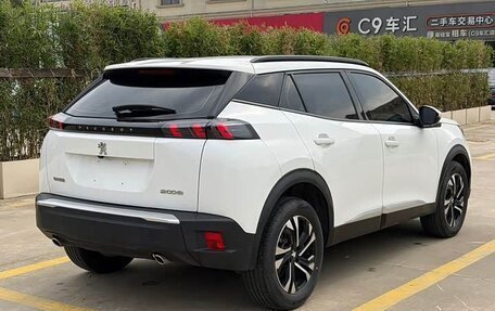 Peugeot 2008 II, 2022 год, 1 350 000 рублей, 3 фотография