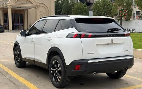 Peugeot 2008 II, 2022 год, 1 350 000 рублей, 5 фотография